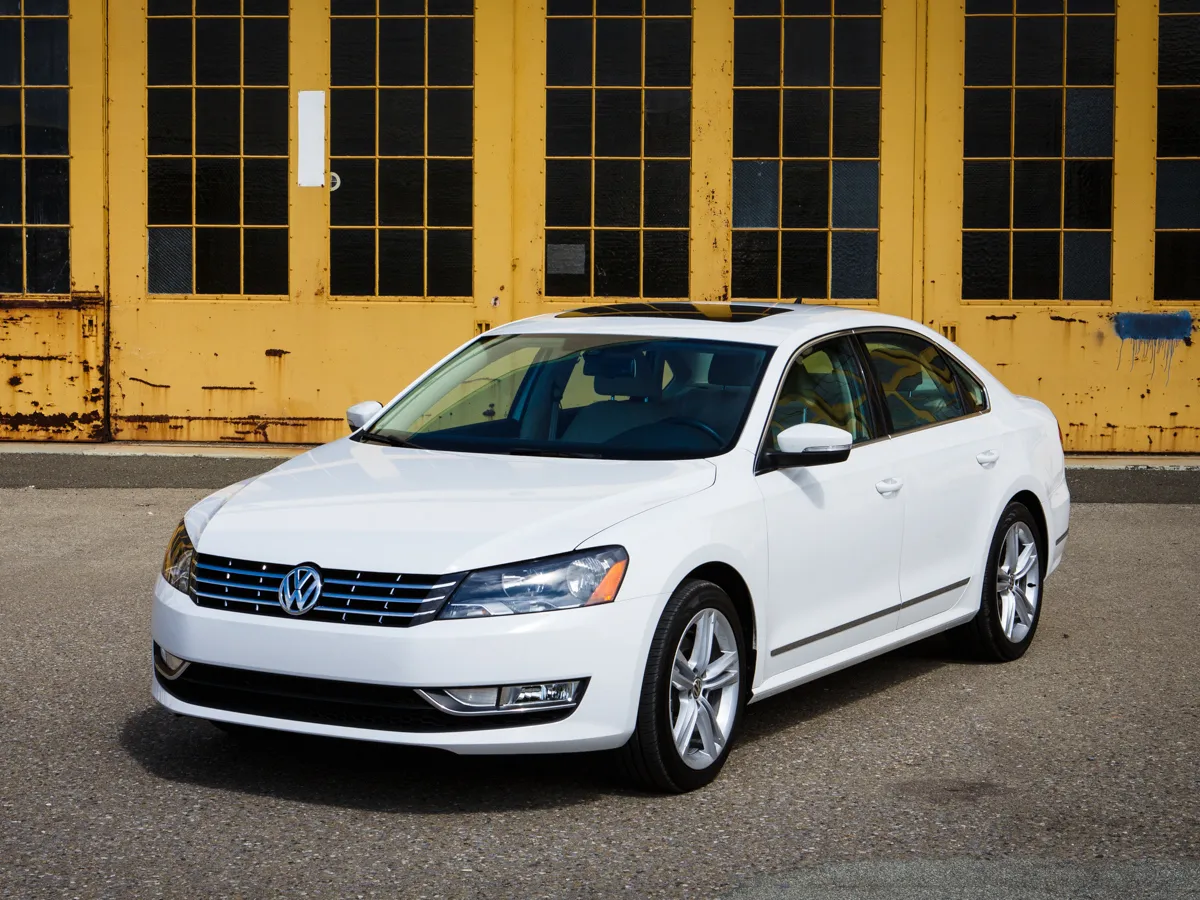 2014-volkswagen-passat-sel-16×9-8272-009